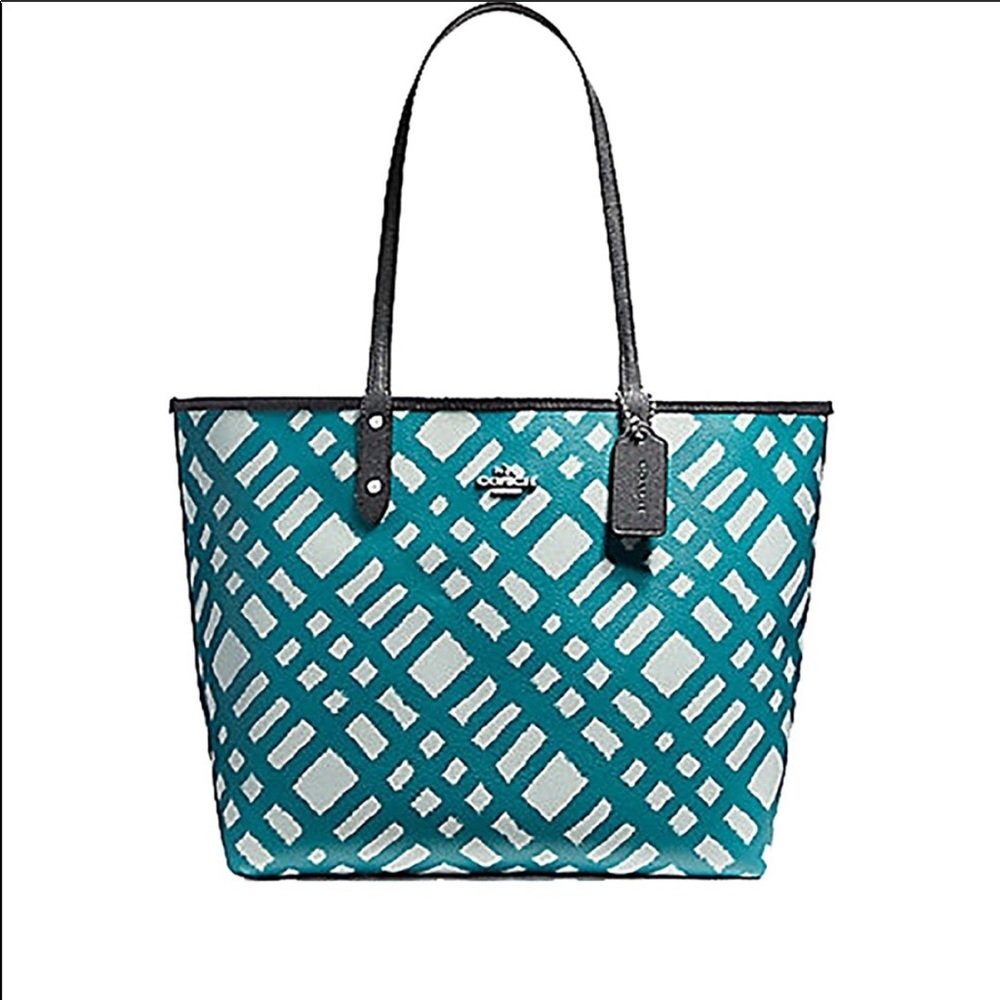 Coach Reversible tote NWOT with accessory bag